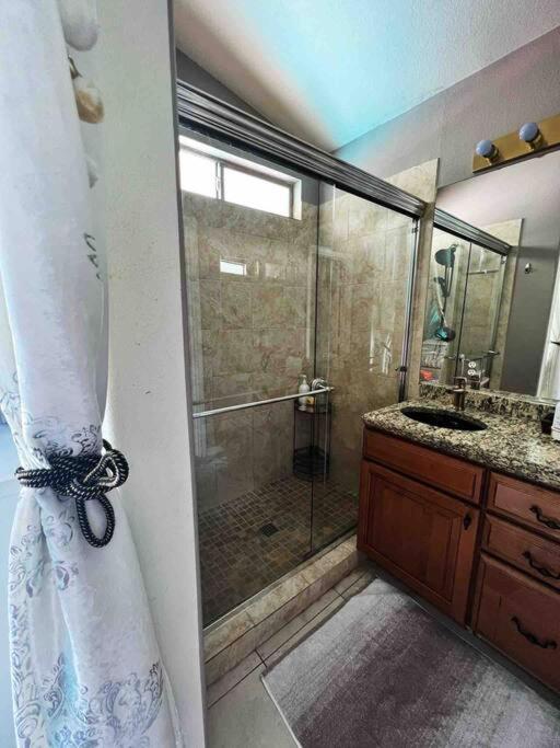فيلا Amazing Heated Pool And Private Hot Tub 3Br In Heart Of Lv لاس فيغاس المظهر الخارجي الصورة