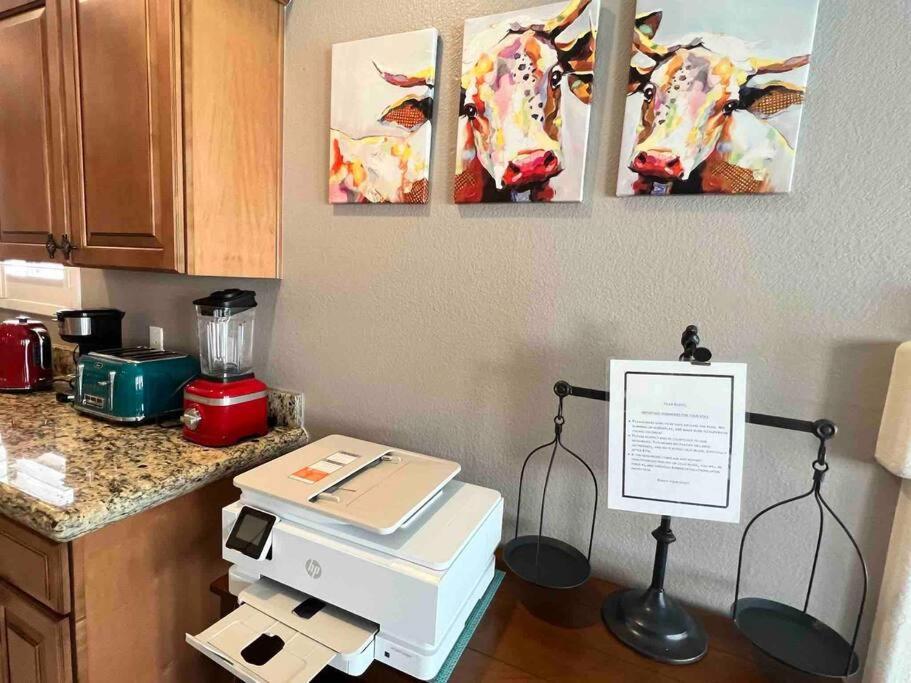 فيلا Amazing Heated Pool And Private Hot Tub 3Br In Heart Of Lv لاس فيغاس المظهر الخارجي الصورة