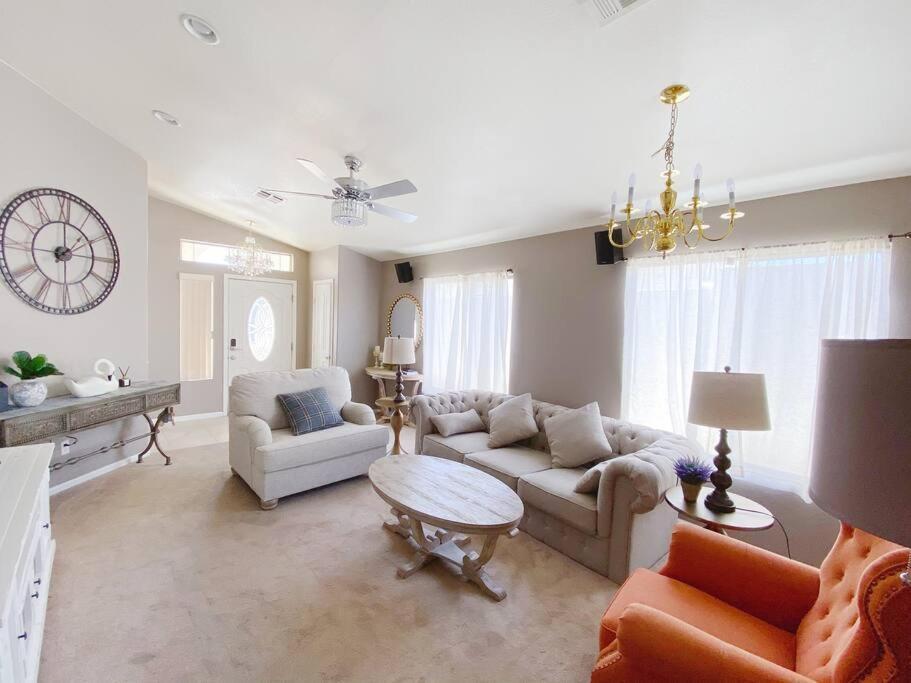 فيلا Amazing Heated Pool And Private Hot Tub 3Br In Heart Of Lv لاس فيغاس المظهر الخارجي الصورة