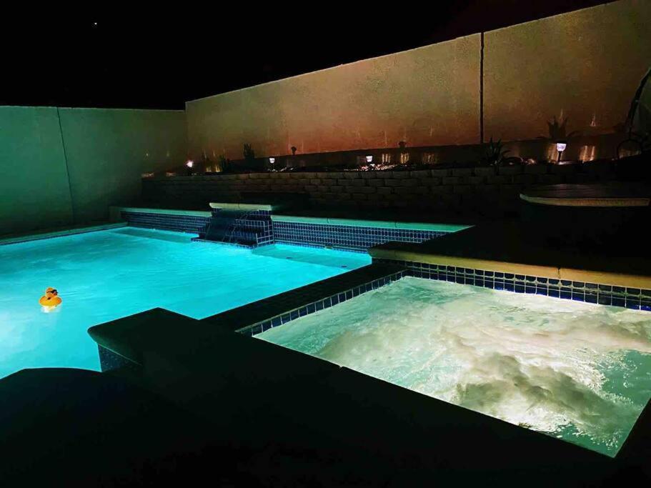 فيلا Amazing Heated Pool And Private Hot Tub 3Br In Heart Of Lv لاس فيغاس المظهر الخارجي الصورة